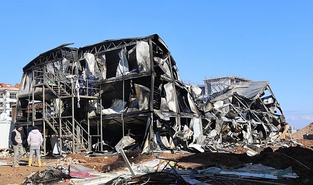 Başkan Şimşek'ten yangın çıkan TOKİ şantiyesinde inceleme