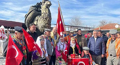Başkan Zencirci'den devesiyle ünlü Turanlar'a deve heykeli