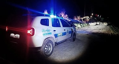 Bataklığa saplanan hayvan kurtarıldı