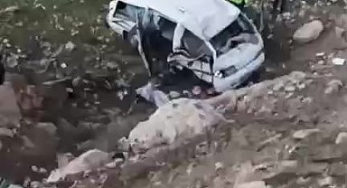 Batman'da araç uçuruma yuvarlandı: 3 ağır yaralı