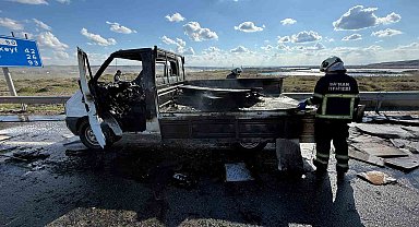 Batman'da seyir halindeki kamyonet alev aldı