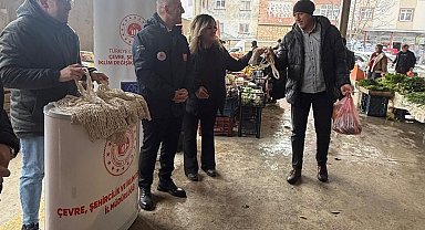 Bayburt halk pazarında sıfır atık bilgilendirmesi yapıldı