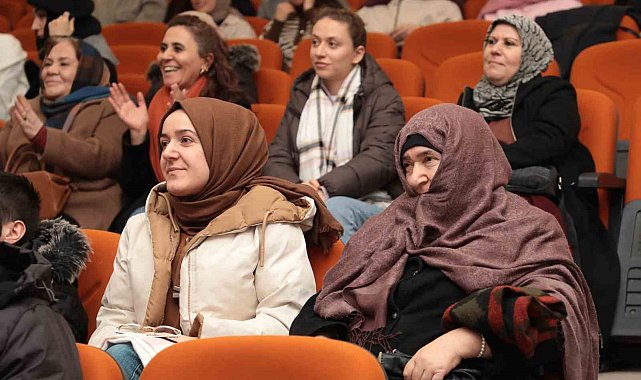 Bayburt'ta 'Gülümseten Hatıralar' programı izleyicisiyle buluştu