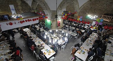 Bayburt'ta geleneksel iftar sofrası tarihi Taşhan'da kuruluyor