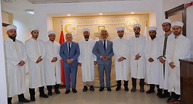Bayburt'ta göreve başlayan imam hatiplere cübbe töreni