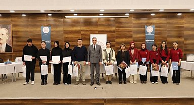 Bayburt'ta liseler arası "sosyal medya" münazarası