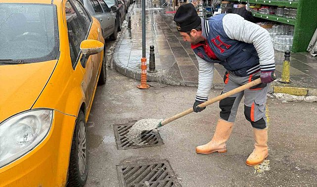 Bayburt'ta mazgallar don tehlikesine karşı tuzlanıyor