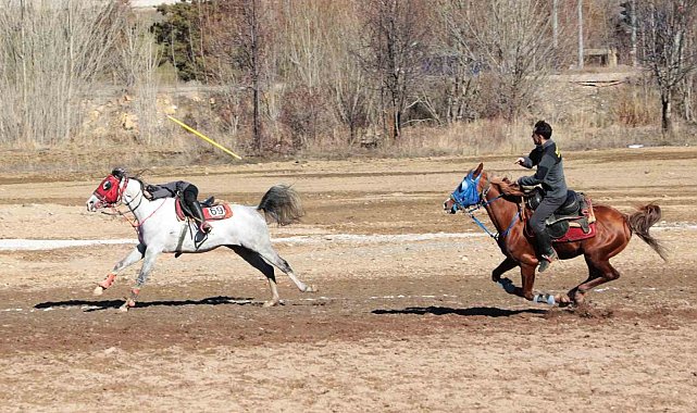 Bayburt'un kurtuluşunun 108'inci yılında cirit gösterisi düzenlendi