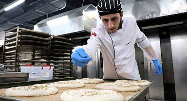 Belediyenin ürettiği 300 gramlık ramazan pidesi 20 liradan satışta