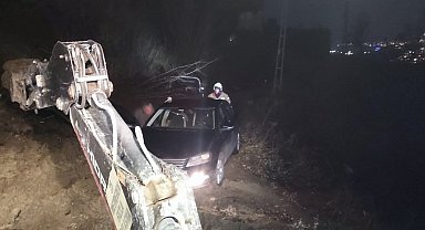 Belen'de toprak kaymasıyla mahsur kalan araç kurtarıldı