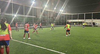 Bergama'da çocuklar babaya, anneler halı sahaya