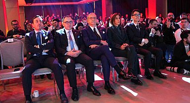 Beşiktaş'ta yeni transferler için imza töreni düzenlendi