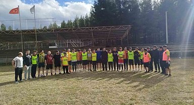 Beyağaçlı vatandaşlar ile polisler dostluk maçı oynandı