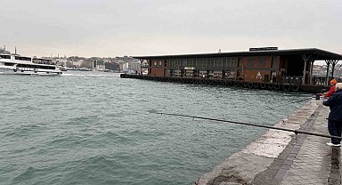 Beyoğlu Karaköy'de denizde kadın cesedi bulundu