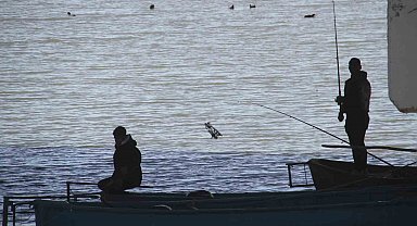 Beyşehir Gölü hafif canlandı, oltalar yeniden tatlı sulara bırakıldı