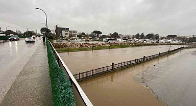 Biga'da Kocabaş Çayı yağış nedeniyle taştı