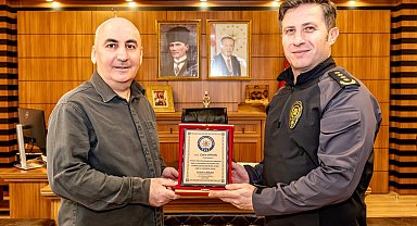 Bilecik İl Emniyet Müdürü Çağlar, emekli polis Aykan'a plaket takdim etti
