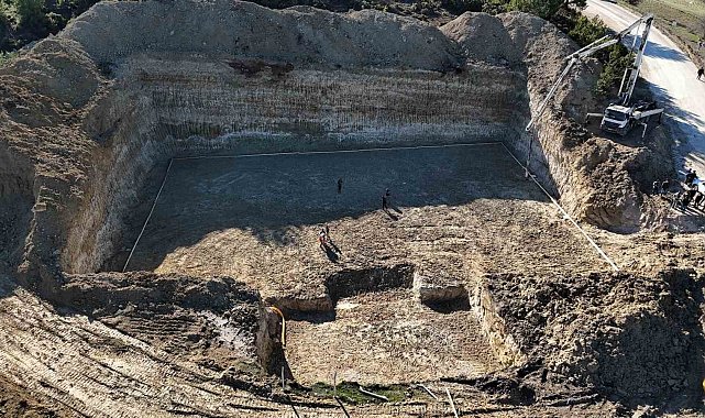 Bilecik'te 5 bin tonluk depo için ilk beton döküldü