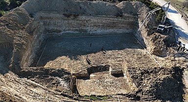 Bilecik'te 5 bin tonluk depo için ilk beton döküldü