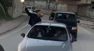 Bilecik'te bir konvoyda havaya ateş eden şahıs pes dedirtti