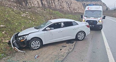 Bilecik'te kaygan yol kazaya neden oldu: 2 yaralı