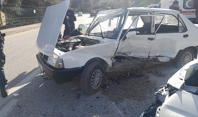 Bilecik'te meydana gelen trafik kazasında 4 kişi yaralandı