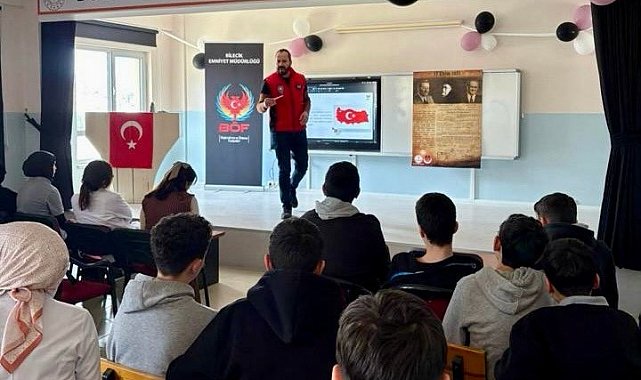 Bilecik'te öğrencilere terör ve güvenli internet eğitimi