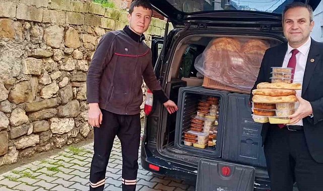 Bilecik'te vatandaşların kapısına sıcak yemek ulaştırıldı