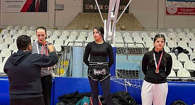 Bilecikli kick boksçular Manisa'da büyük başarı elde etti