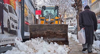 Bin 200 personel ve 400 araç sahada karla mücadele yapıyor