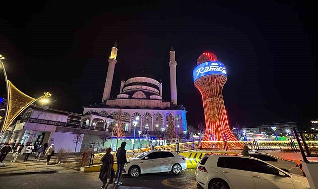 Bingöl'de ilk teravih coşkusu yaşandı