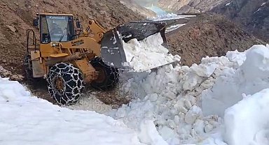 Bingöl'de Özel İdare ekipleri zorlu arazi şartlarında çalışmalarını sürdürüyor