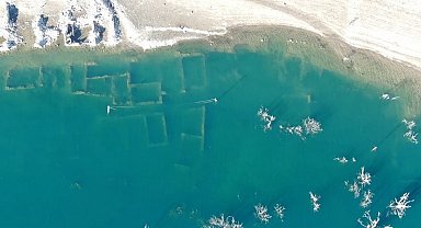 Bir zamanlar tamamen sular altında kalan köy, şimdi de kar altında kaldı