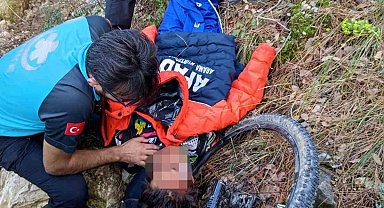 Bisiklet sürücüsü 10 metrelik şarampole yuvarlandı