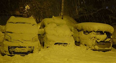 Bitlis'te kent merkezi beyaza büründü