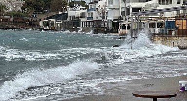 Bodrum'da fırtına 80 kilometre hıza ulaştı