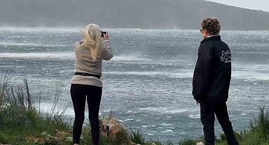 Bodrum'da fırtınada deniz ortasındaki doğa olayı görenleri şaşırttı