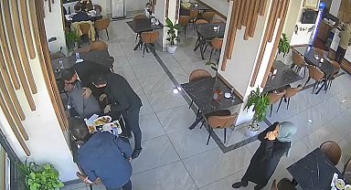 Boğazına lokma kaçan müşteri, heimlich manevrasıyla kurtarıldı