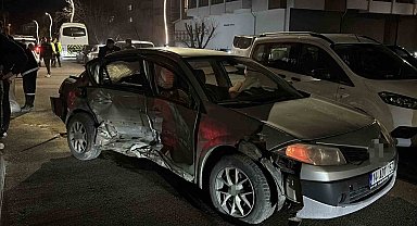 Bolu'da ciple otomobil çarpıştı: Araçlar ağır hasar aldı