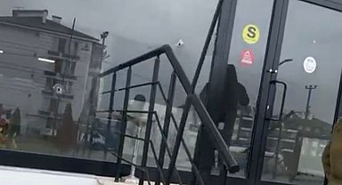 Bolu'da emlak ofisine silahlı saldırı: Lüks cip ve iş yeri kurşunların hedefi oldu