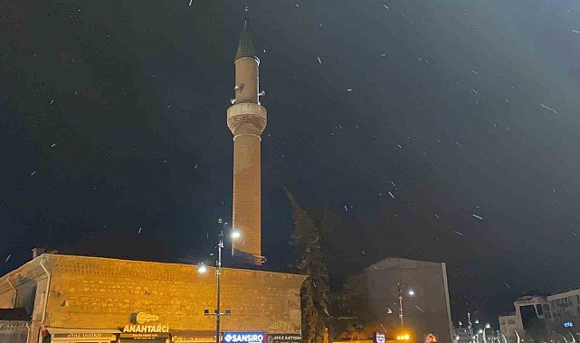 Bolu'da kar yağışı etkili oluyor