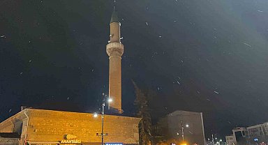 Bolu'da kar yağışı etkili oluyor