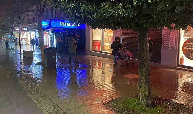 Bolu'da sağanak yağış etkili oluyor