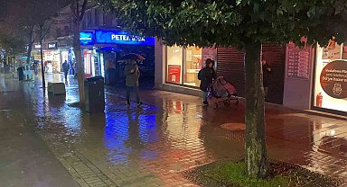 Bolu'da sağanak yağış etkili oluyor