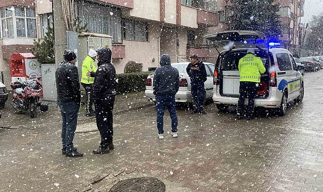 Bolu'da ters yönden gelen motosiklet 2 otomobile çarptı