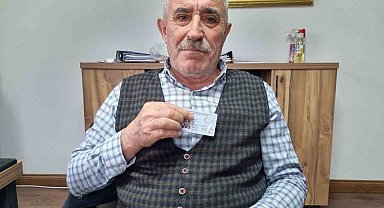 Bu muhtara herkes 'abi' demek zorunda kalıyor