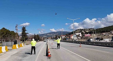 Burdur'da helikopter destekli trafik denetimi: 125 araç ve sürücüsü kontrol edildi