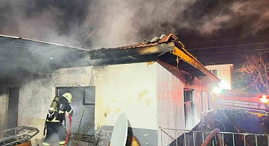 Burdur'da müstakil ev yanarak kullanılmaz hale geldi