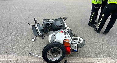 Burdur'da panelvanla çarpışan motosiklet sürücüsü metrelerce savrularak hayatını kaybetti