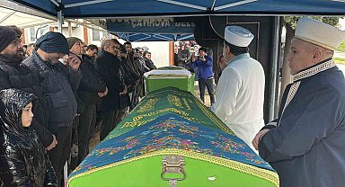 Burdur'daki kazada ölen aynı aileden 4 kişi Kocaeli'de toprağa verildi